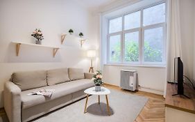 Bpr Toffee Design Home With A/C